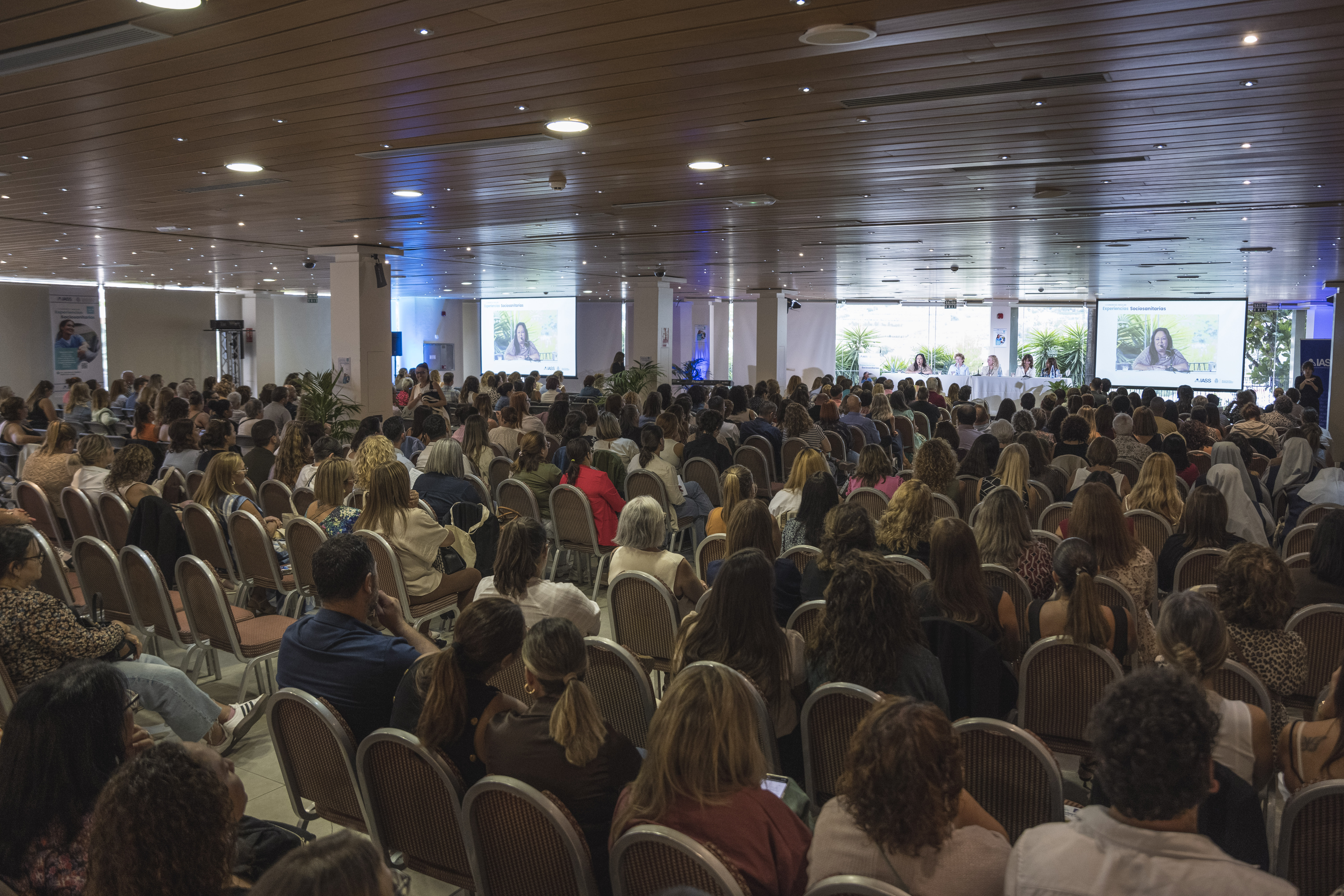 Sala completa durante la primera edición del Congreso IASS