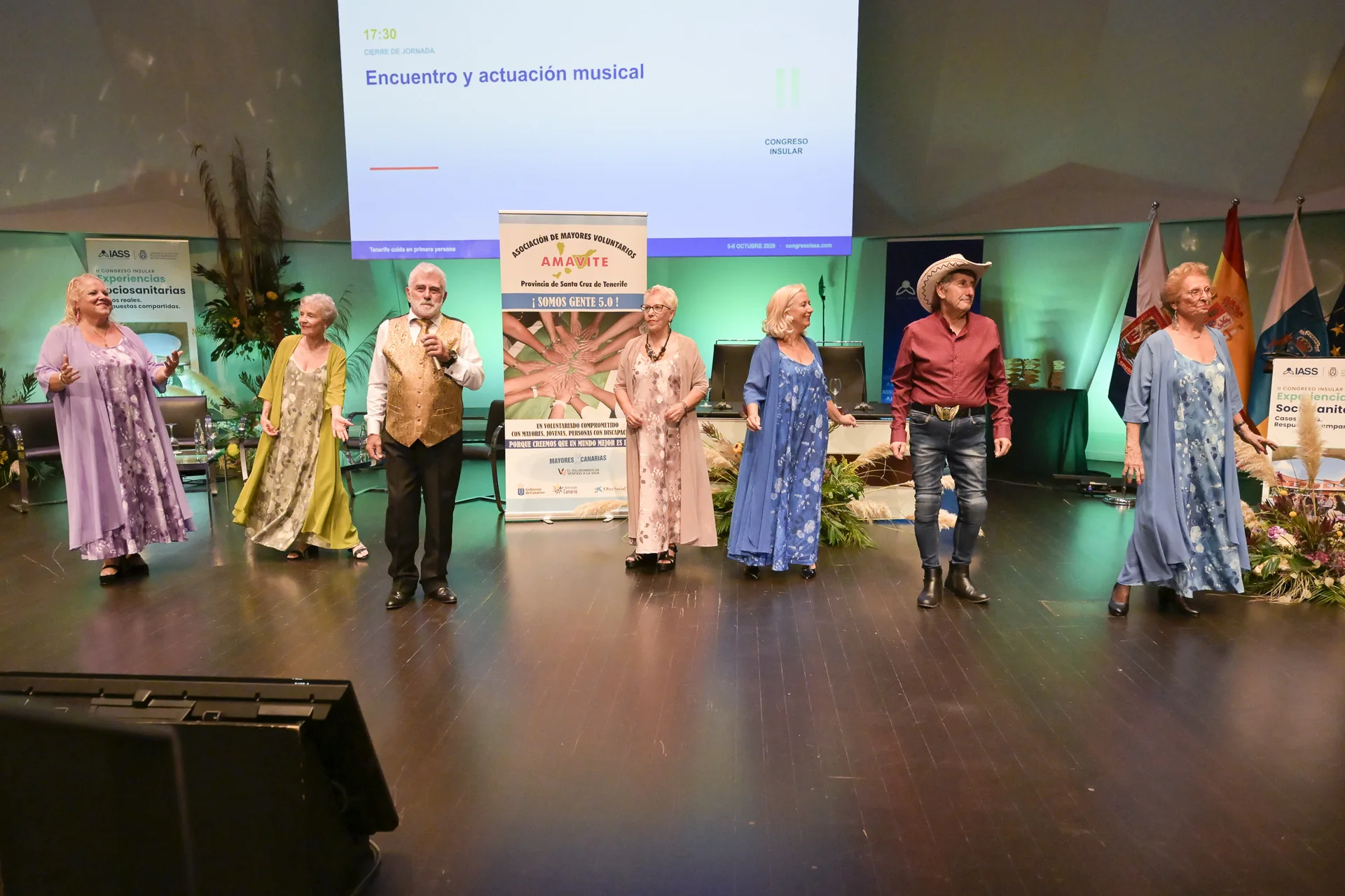 Encuentro intergeneracional durante el cierre del congreso